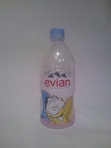 エビアンのディズニーボトルの写真
