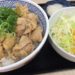 吉野家のおろし鶏丼と生野菜サラダの写真