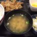 吉野家の牛皿定食の写真